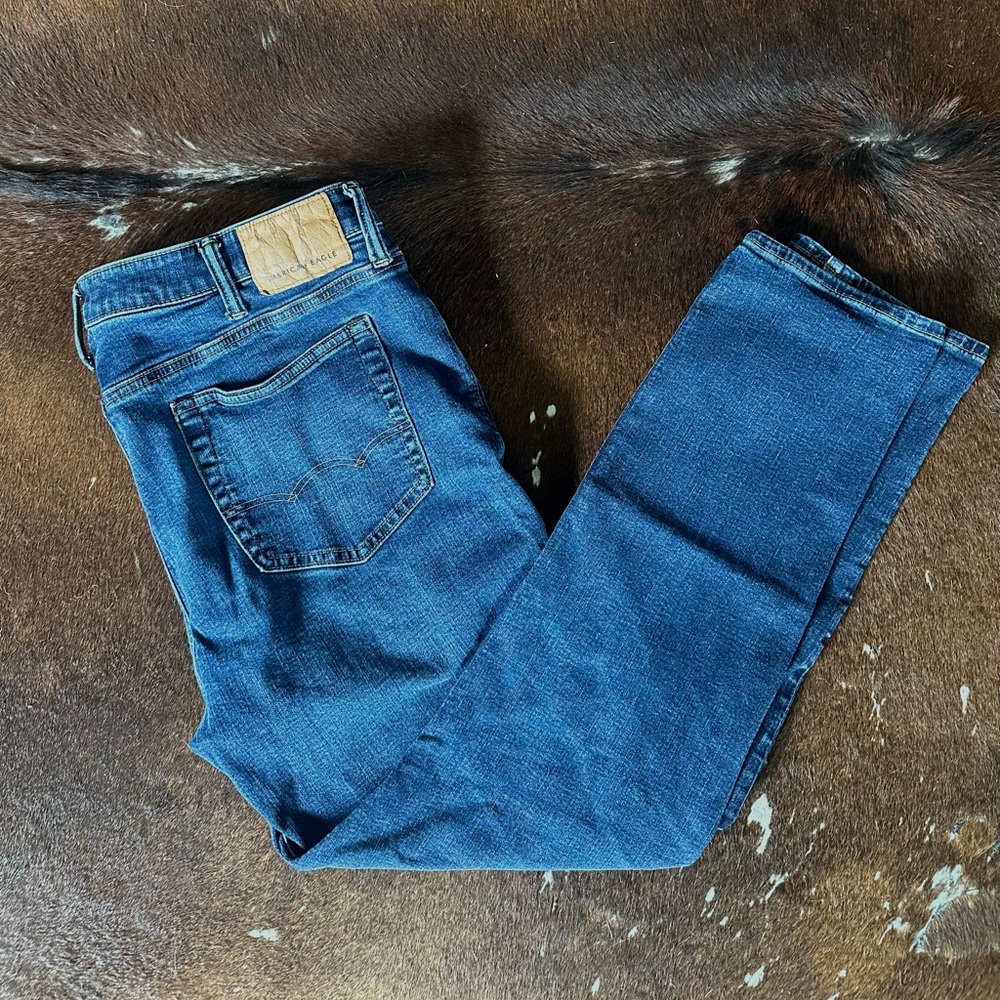 Men’s American Eagle jeans! Classic denim slim/skinny fit jeans, good condition.